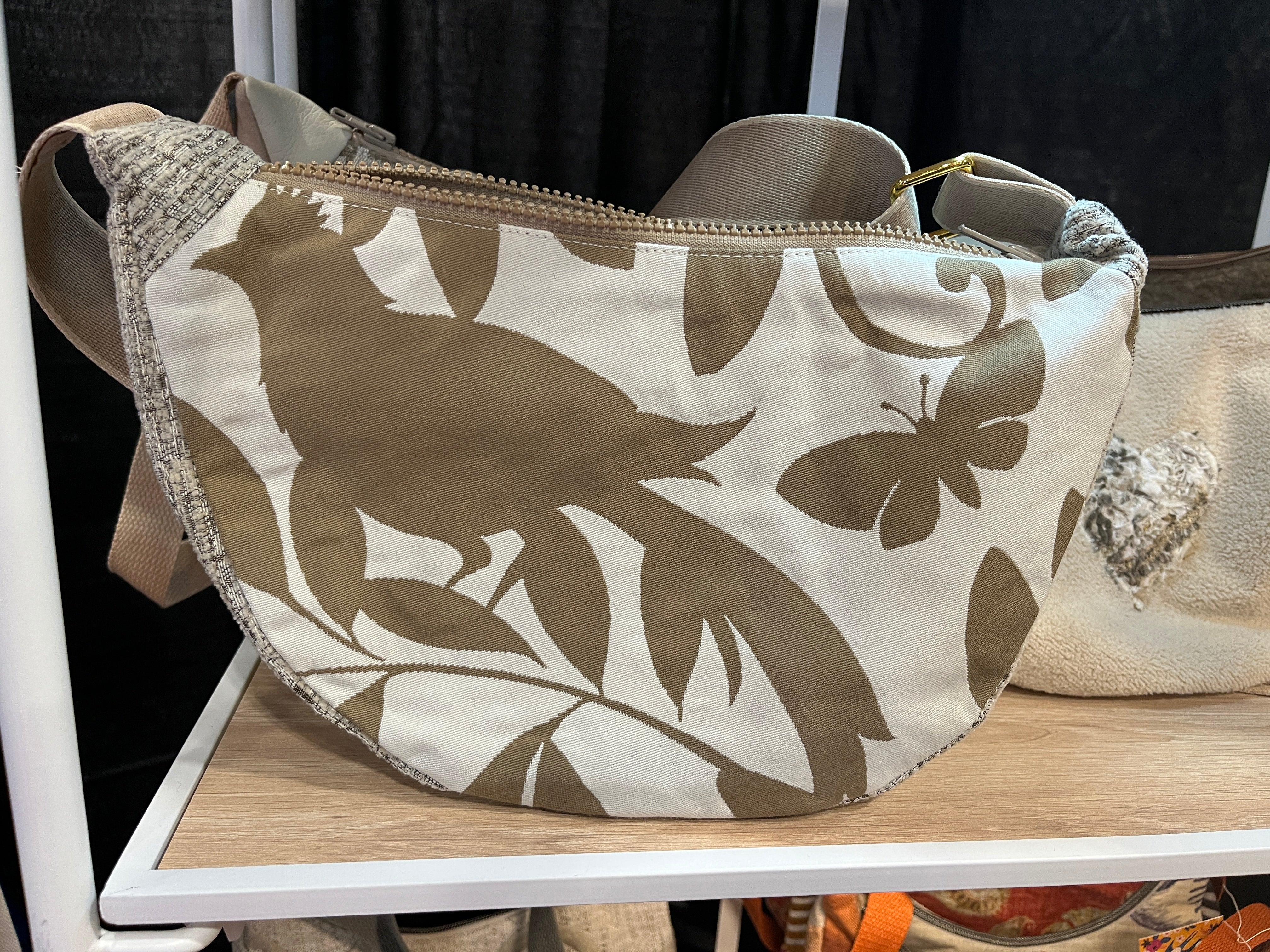 Sac demi-lune gélinotte et papillon