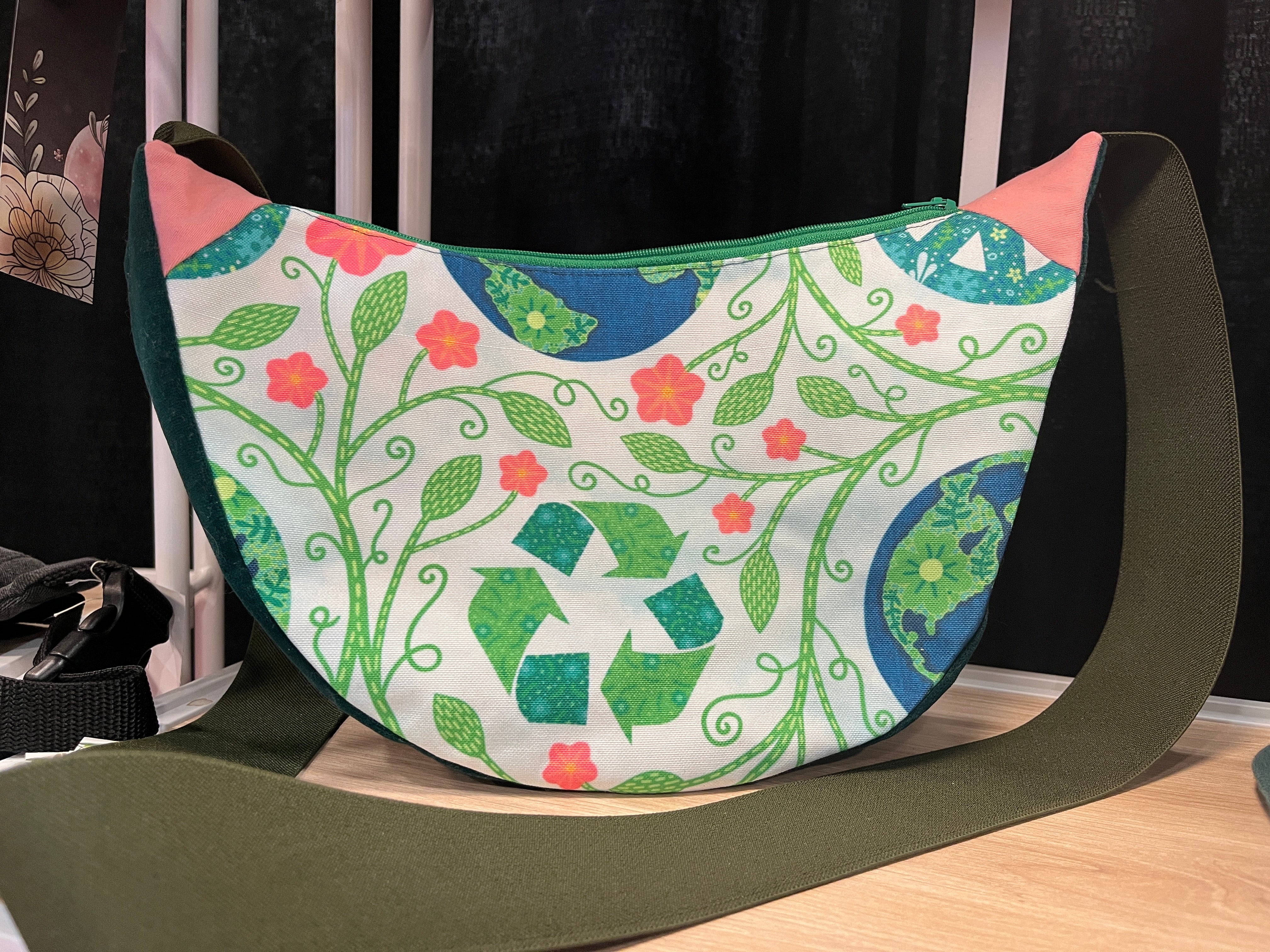 Sac demi-lune jour de la terre