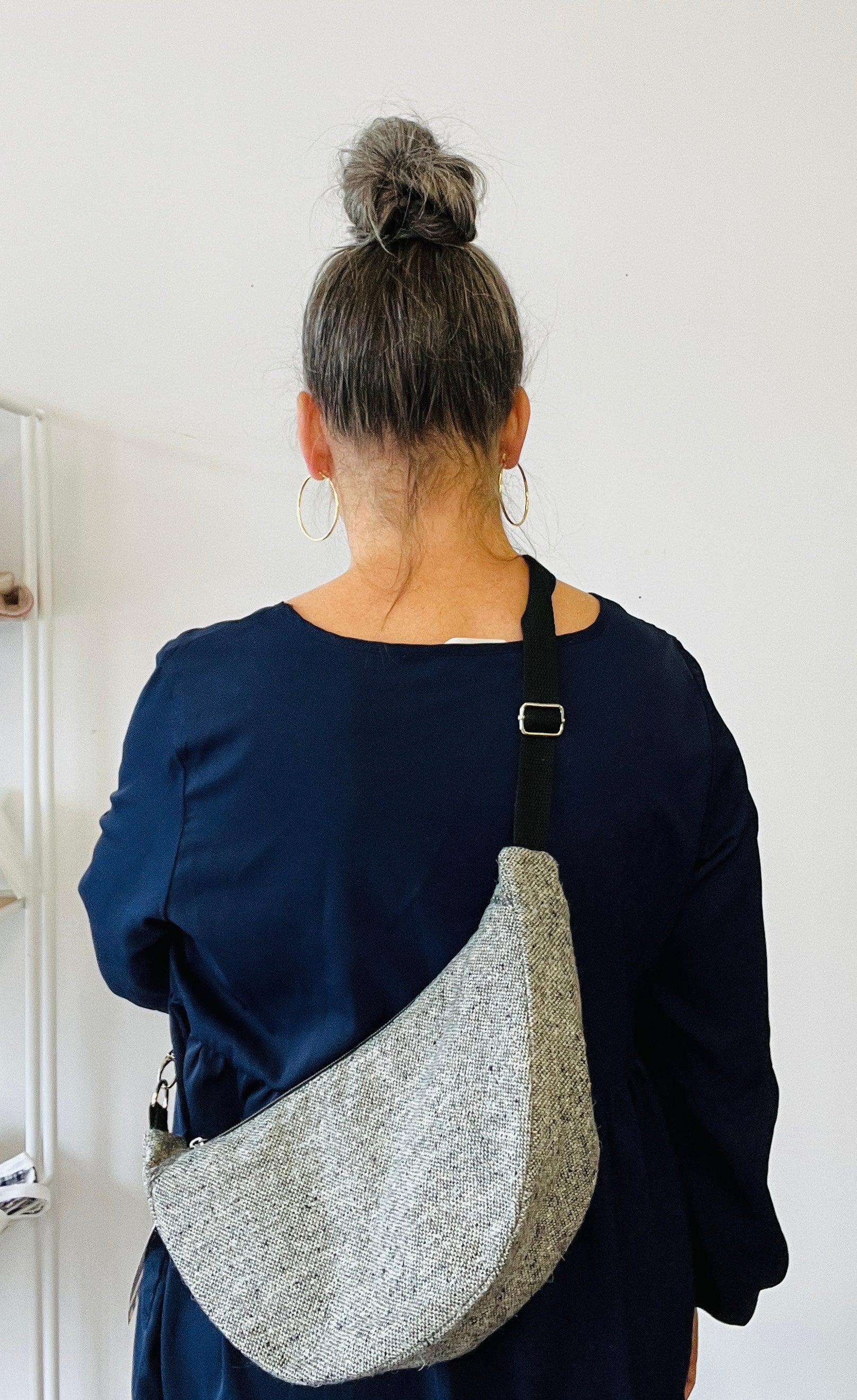 Sac demi-lune cendre et suie