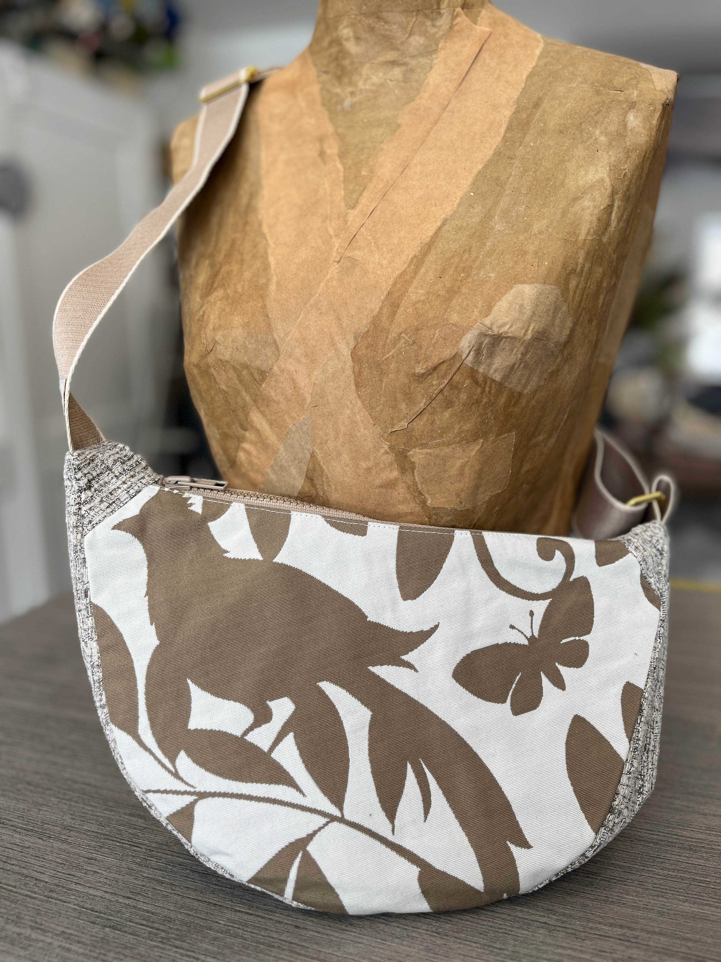 Sac demi-lune gélinotte et papillon