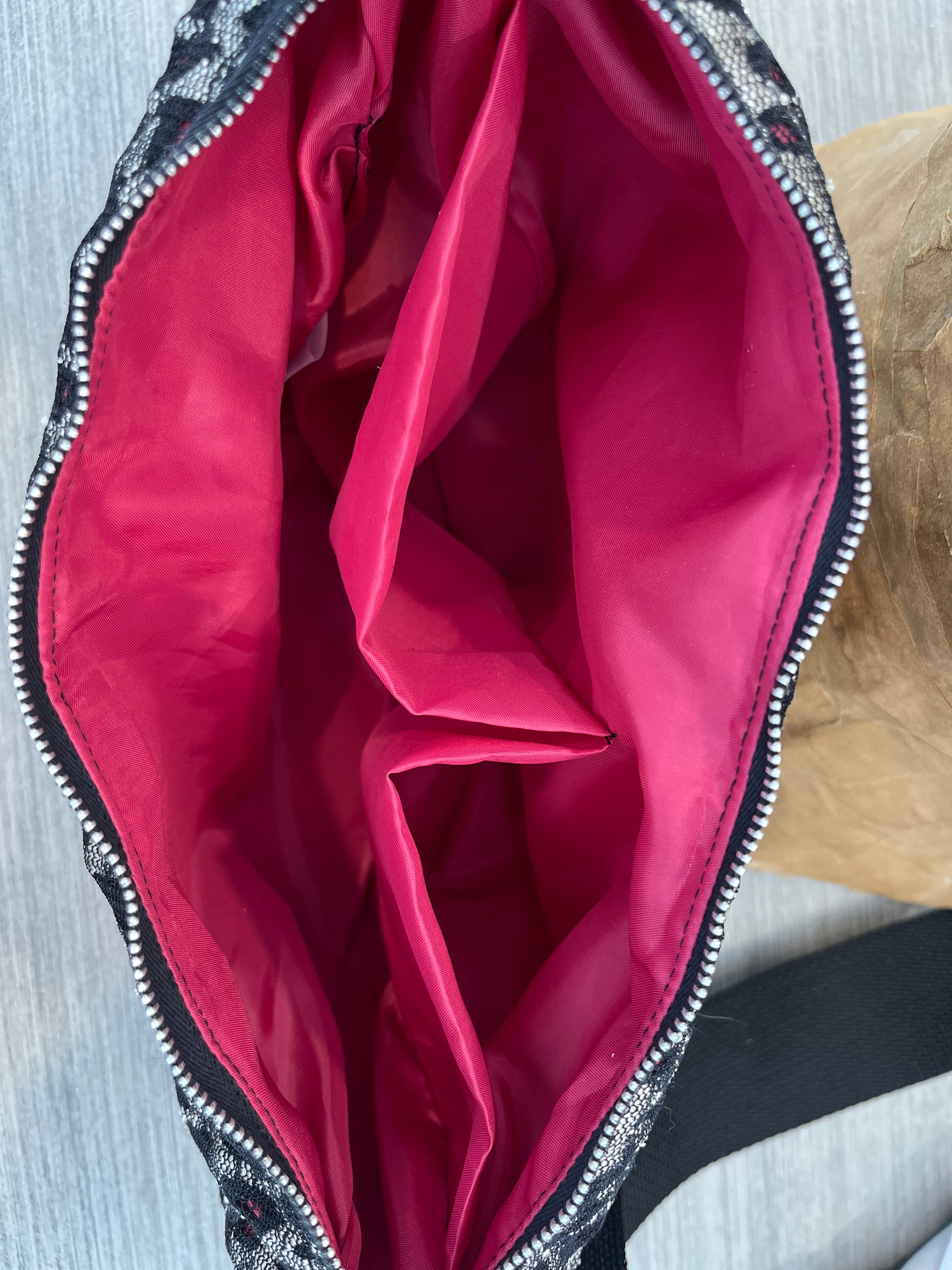 Sac demi-lune grrrrose