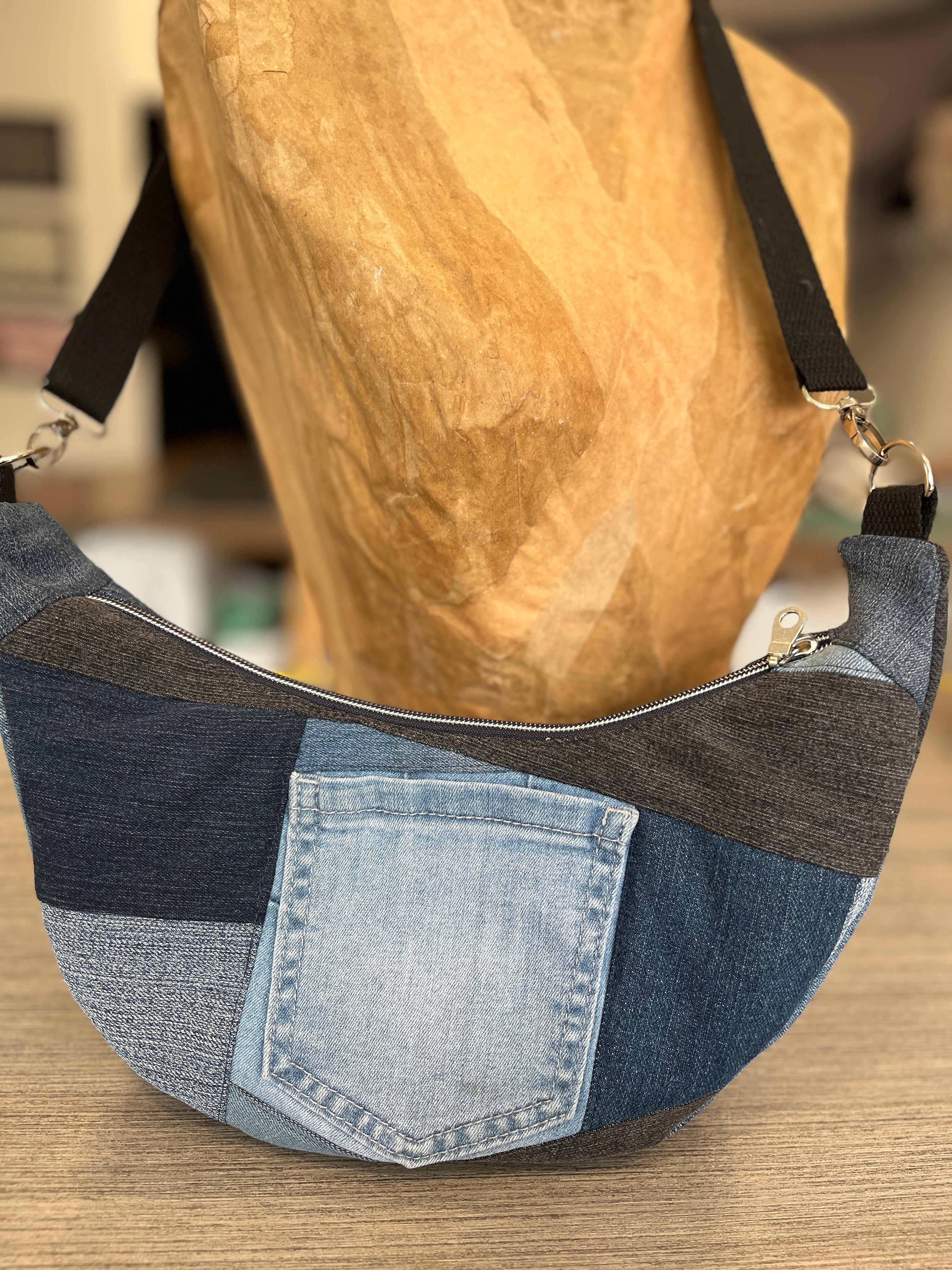 Sac demi-lune du bleu au coeur