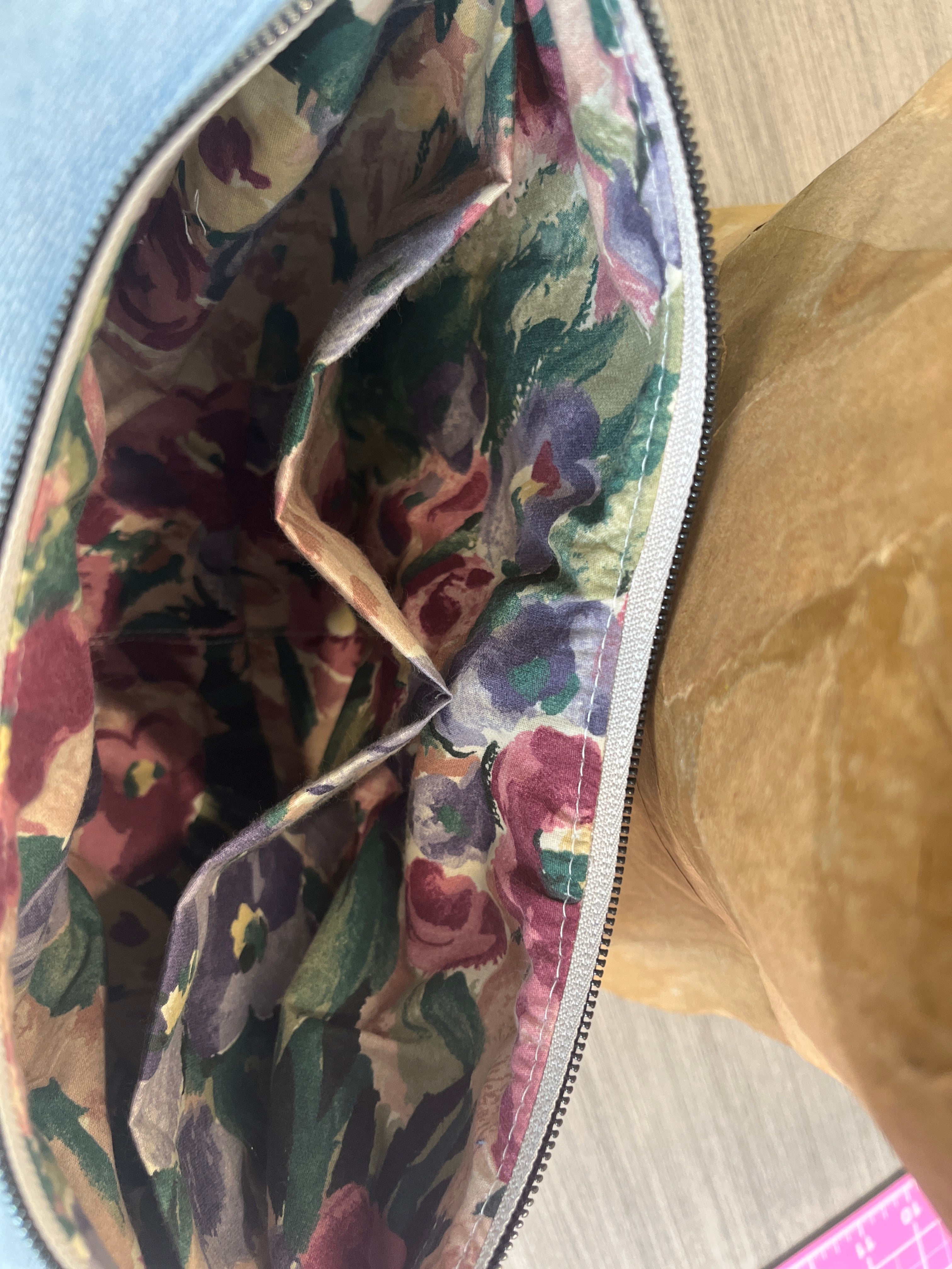 Sac demi-lune fleur vivante