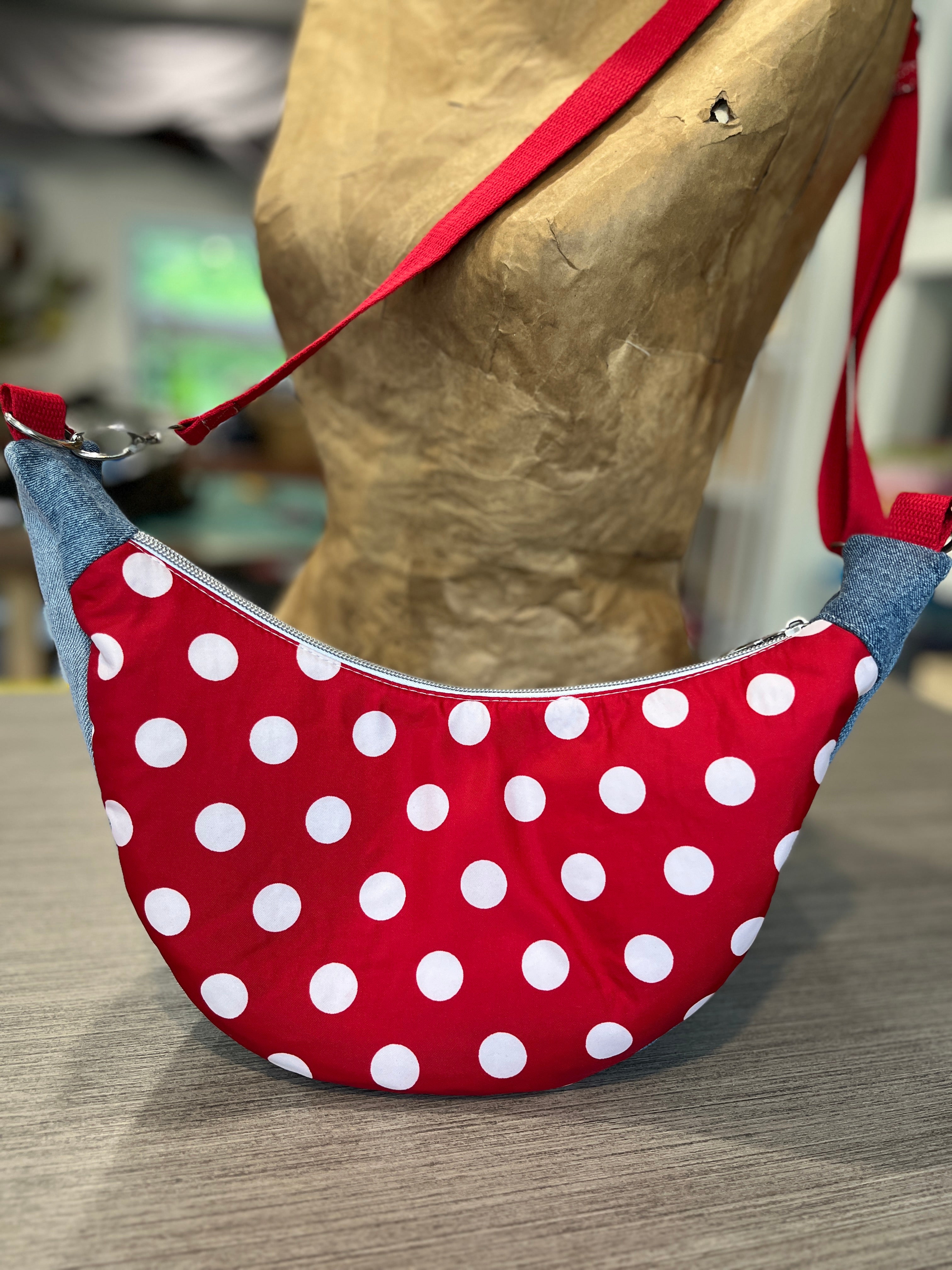 Sac demi-lune fleur de fraise