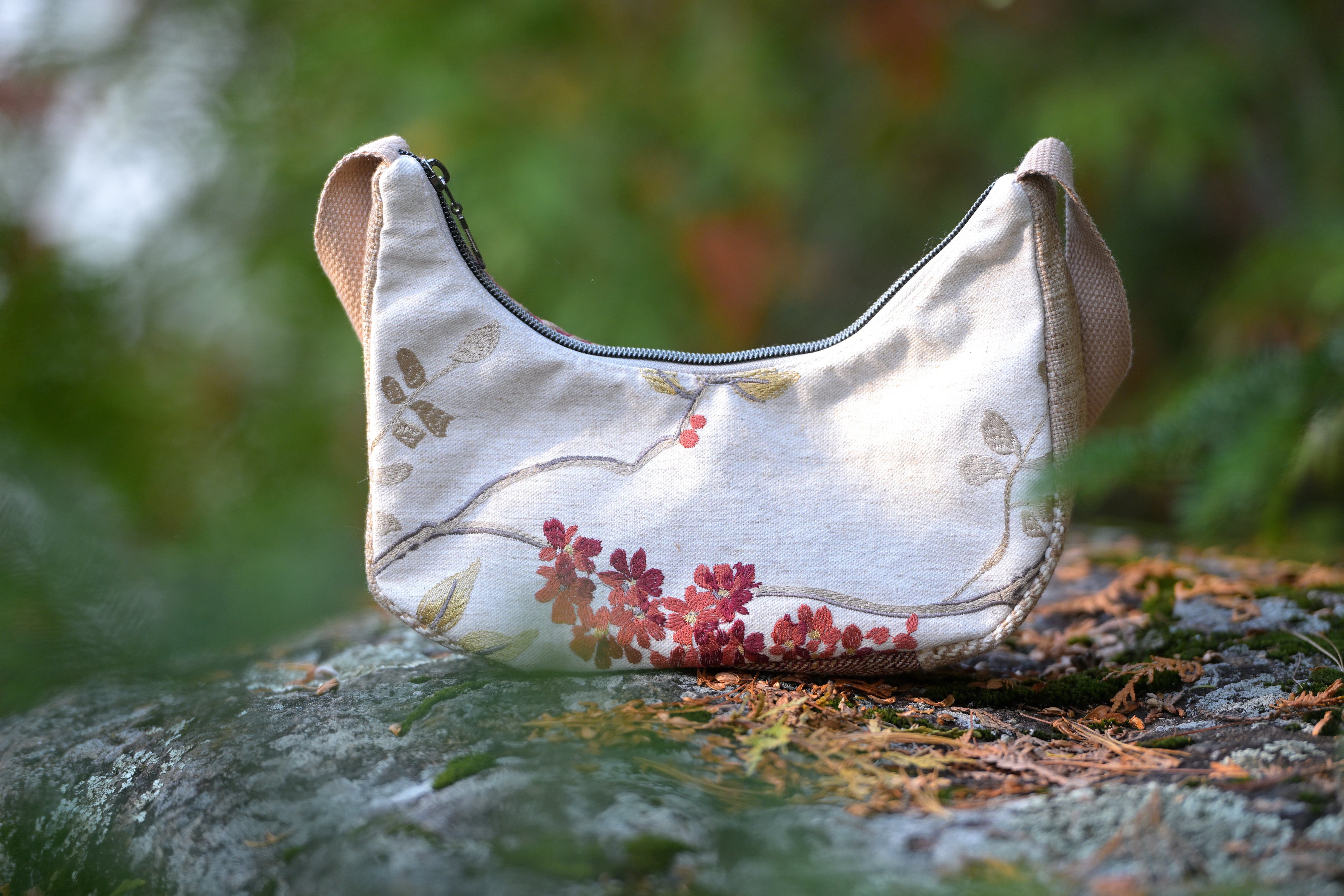 Sac baguette broderies fleuries